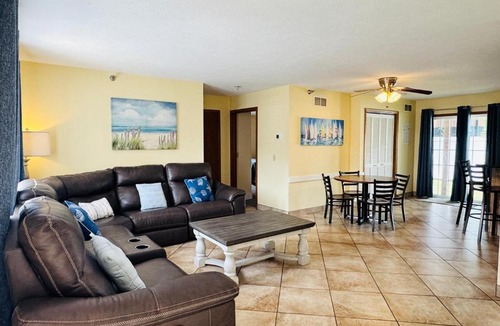 Put-in-Bay House | Put-in-Bay Poolview Condo #4