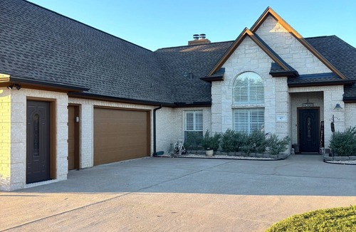 Iowa Colony Apartment | Quaint 1-bedroom studio with AC in charming Arcola in quiet neighborhood.