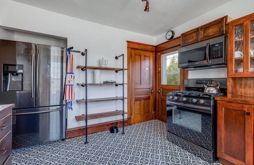 Downtown Apartment | Quaint Blast from the Past - Walk to Lake Michigan, Riverwalk and 8th St Shops!