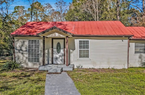 Westside House | Quaint, private stay with a large yard, private washer/dryer - snowbird friendly