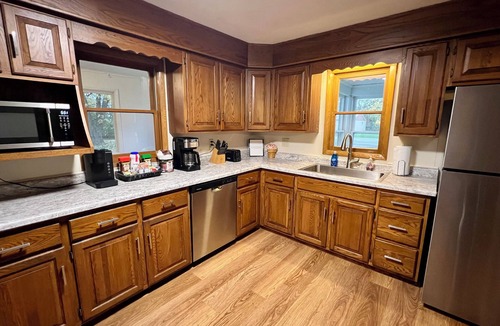 Independence House | Quaint Small Town Home - Country Style Living in Independence
