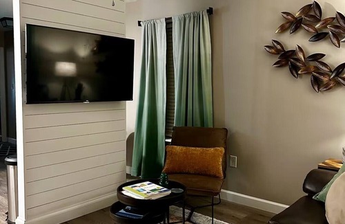 South Point Apartment | Quaint, spacious, & relaxing; come stay with us, you'll enjoy the details.