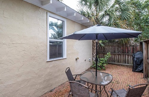 Biloxi House | Quaint street with beach views & great access to town!