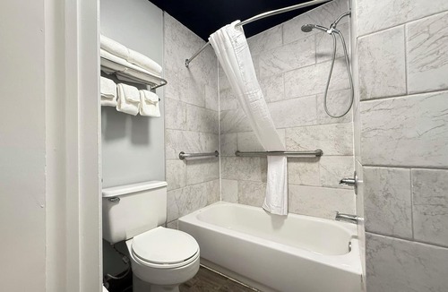 Crestview Hotel | Quality Inn Crestview I-10 Eglin AFB Area