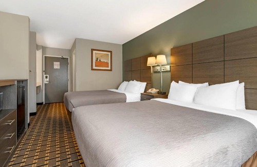 Mauston Hotel | Quality Inn Mauston I-90