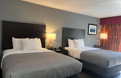 Pensacola Hotel | Quality Inn & Suites Gulf Breeze Bayside near Pensacola Beach