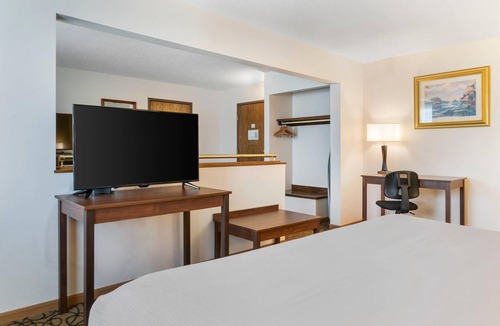 Manistique Hotel | Quality Inn & Suites Manistique