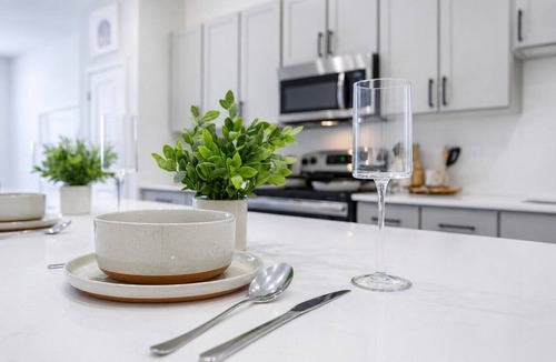 Sherman Apartment | Queen 1BR Worker Ready · Pool & Gym + Washer/Dryer