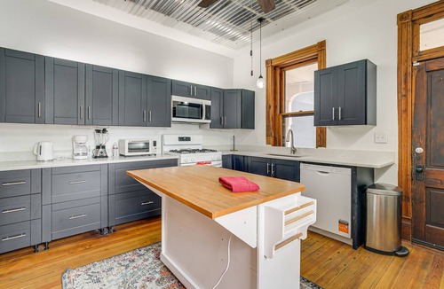 Downtown Omaha House | Queen Ann Historical Charm Home Vacation Home Near Downtown Omaha NE