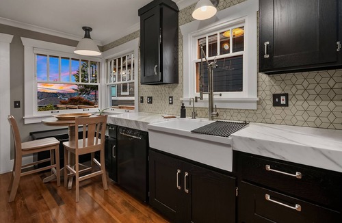 North Queen Anne House | Queen Anne 3BR Home with Puget Sound Views & Parking