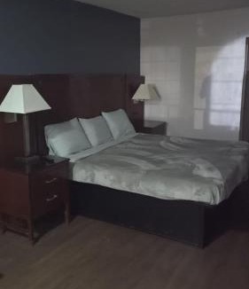 Jackson Apartment | Queen Bed Hotel Suite 207