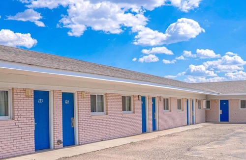Boise City Apartment | Queen Bed | Non-Smoking
