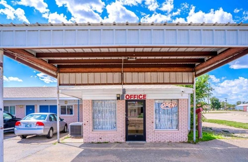 Boise City Apartment | Queen Bed | Non-Smoking