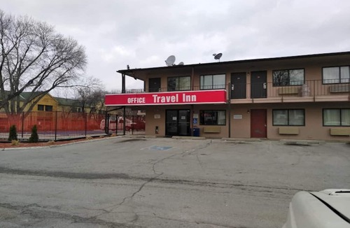 South Central Omaha Apartment | Queen Bed|Smoking|Omaha NE