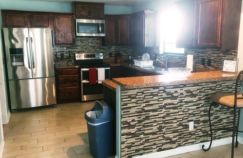 Tallahassee House | Queen bed w/ Full bath!