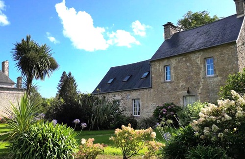 Valognes House | Quiet 4-star cottage on 2.5ha grounds 15km from the sea.