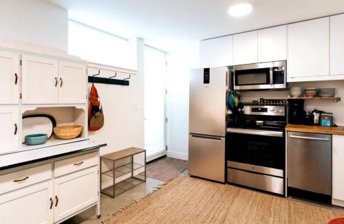 Seattle Apartment | Quiet and Charming Seattle 2BR Walkable Location