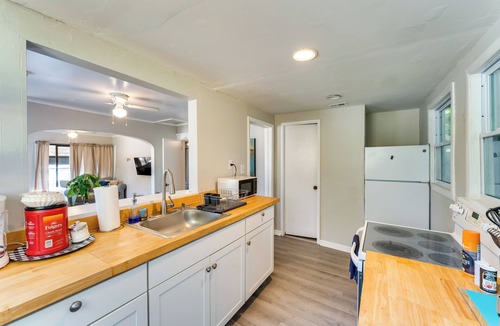 Smith's Memento Apartment | Quiet Apt: Walk to Daytona Beach + Water Park!