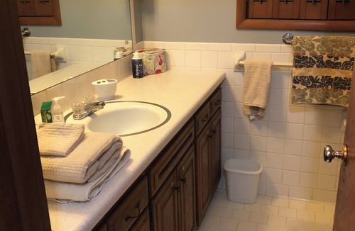 Stillwater House | Quiet block in Stillwater- up to 7 in a 3bd/2.5ba