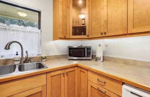 Gainesville House | Quiet & Close to hospitals, UF and more