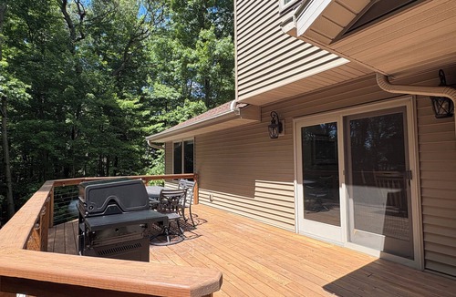 New London House | Quiet relaxing wooded property.