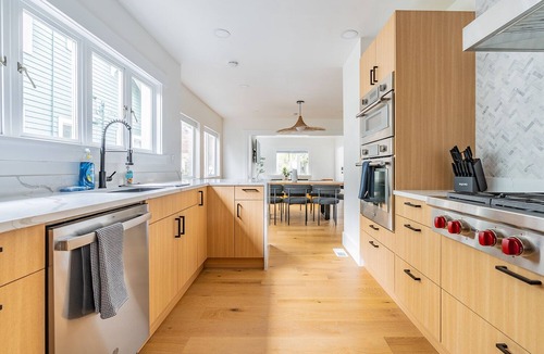 East Queen Anne House | Quintessential Queen Anne charmer w/7Beds/4Baths