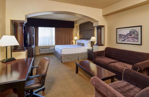 Biggs Field Hotel | Radisson Hotel El Paso Airport
