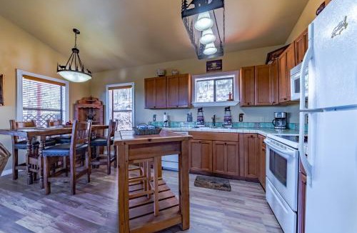 Ruidoso House | Rain Dance Retreat: Updated 2 Bedroom, 2 Bath Cabin with a Private Hot Tub and Views For Days!