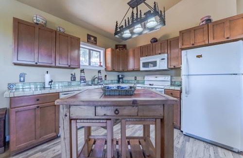 Ruidoso House | Rain Dance Retreat: Updated 2 Bedroom, 2 Bath Cabin with a Private Hot Tub and Views For Days!