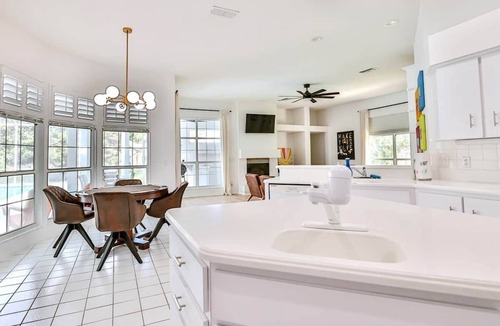 Dunnellon House | Rainbow River Retreat: Kayak | Games | Heated Pool