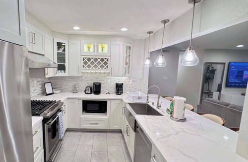 Southwest Anaheim House | Rainforest 4BR Pool Villa - Walk to Disneyland