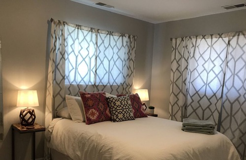 Madison Heights House | Ranch Home w King Bed Close to Beaumont, Royal Oak