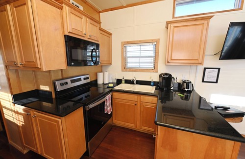 Historic Downtown Apalachicola Boat Rental | Rebel's Rest - A Romantic Getaway Houseboat w/New Water Filtration System