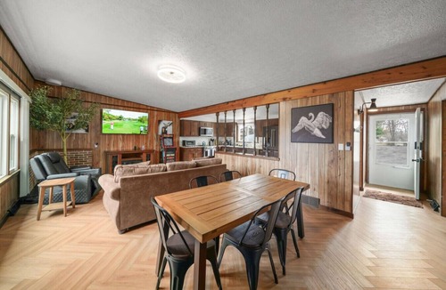 Streetsboro Cabin | Red Fox Run & Hawk`s Haven At Heron Hill Retreat!