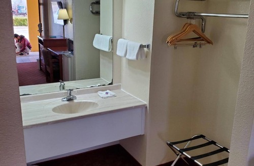 Shamrock Hotel | Red Roof Inn Shamrock
