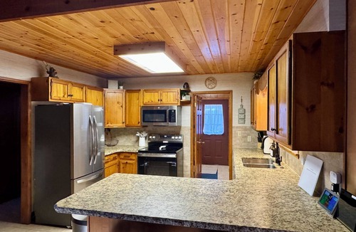 Overgaard Cabin | ReelParadise Cabin 3BR/2BA with AC, WiFi, cable - ready for your quick escape!
