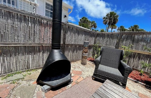 Boardwalk Apartment | Refreshing & cozy beach bungalow, 3 minutes to beach & 10 minutes to Flagler!