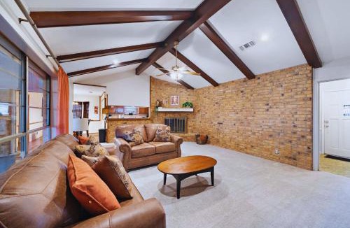 Baytown House | Relax and Play 3BR Retreat w Sunroom