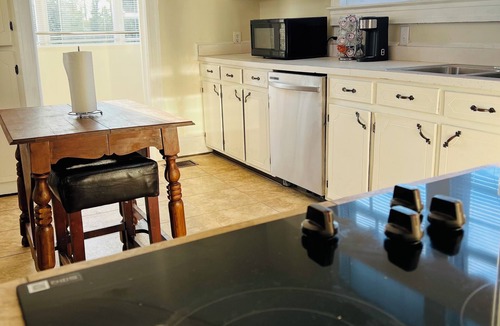 Selma House | Relax & Unwind in a Spacious Historic Home with Porch, Patio, & Sunroom