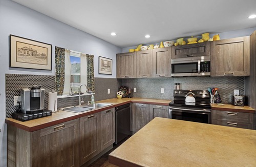 New Trenton House | Relaxing 2-Bedroom Apartment in Converted Barn on Private 3 Acre Lot