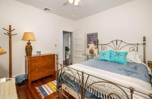 Melbourne House | Relaxing 2Br 1Bath Oasis near River 9 min to Beach