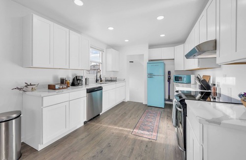 Madison Heights House | Relaxing 3 bdrm, 2 br home with spacious master suite, soaking tub & game room