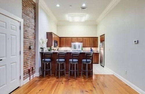 Downtown Apartment | Relaxing Historic Downtown Loft w/gated parking