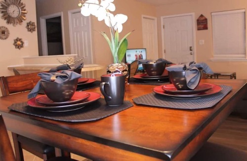 Tallahassee Villa | Relaxing King Bed Villa Downtown Tallahassee
