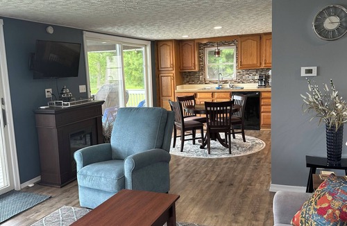 Monticello House | Relaxing Lakefront Escape on Lake Shafer