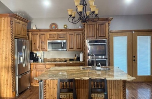 Kingston House | Relaxing Ranch Style Lake House/Hot tub Getaway! Pet Friendly!