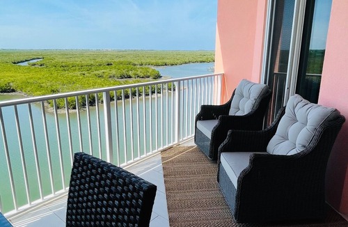 North Causeway Condo | Relaxing Riverfront Getaway at Riverwalk, New Smyrna Beach