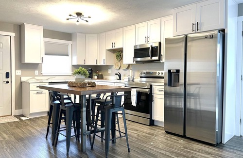 Howe House | Relaxing Riverside 10 Minutes to Shipshewana