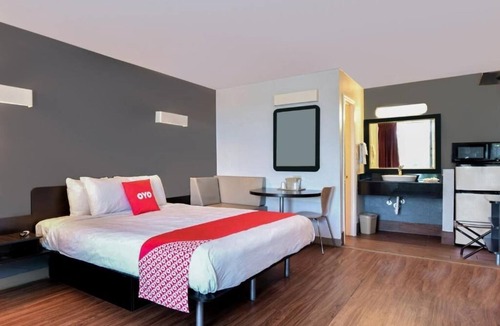 Valdosta Hotel | Relaxing Stay W/Pool, Pets Welcome, Near Leapin Lizards Party Zone