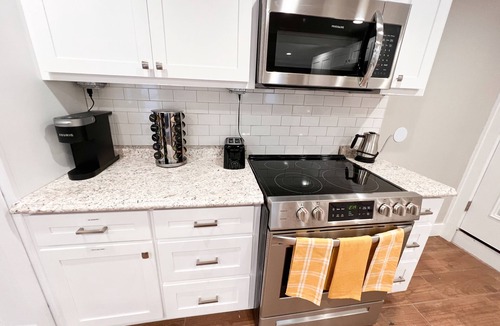 High Springs House | Remodeled and Convenient Downtown High Springs Retreat